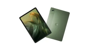 Moto Pad 2026 review, front and back design in Pantone Bronze Green colorway